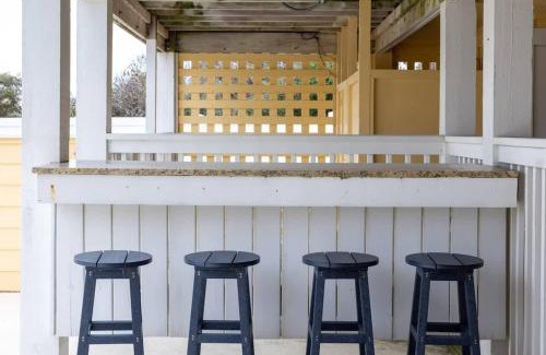 Whalehead Beach House | 3Min Walk to Beach Pool and Hot Tub