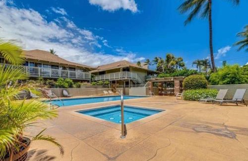 Kihei Apartment | 3mins Walk to Beach! Laundry, Pool, Hot Tub & More