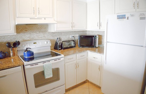 Crescent Beach Condo | 3rd floor, 2 QBs in master w/attached FB, 2nd FB, Q sleeper sofa in living room