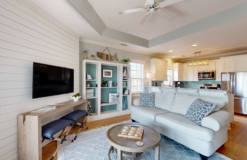 St. James Condo | 3rd-floor condo with marina & Intercoastal Waterway views, porch, W/D, & AC