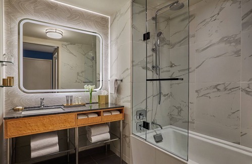 Gold Coast House | 3x Comfortable Deluxe Queen Queen Rooms at Viceroy Chicago, Pet-Friendly!
