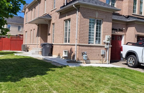 Churchill Meadows House | 4 + 1 bedrooms 4 baths Entire Home in Mississauga