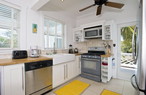 North Palmetto Point House | 4-Acre Estate on Banks Rd, House & Guest cottage, Pool, Calm Protected Beach