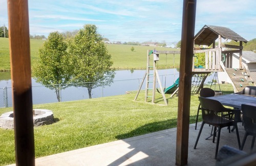 Crittenden House | 4 Bed, 2.5 Bath, 3 KING BEDS on a Private Lake with Dock! Family Friendly