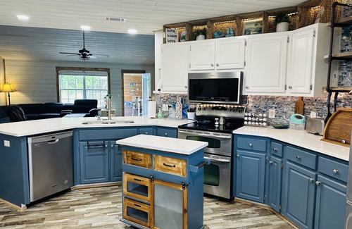 Gulf Breeze House | 4 Bed 2 Bath home w/Private Pool, Hot Tub & Sauna. Close to Beaches!