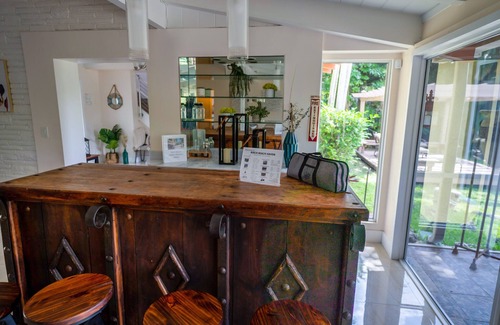 Birch Park Finger Streets House | 4 Bed 3.5 Bath Mediterranean Beach Villa <1 Min WALK From Beach
