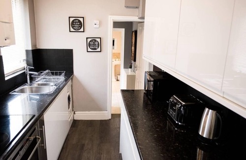 Burslem House | 4 Bed House, Sleeps 9, Free Parking