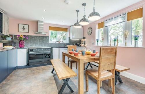 Bakewell House | 4 Bed in Bakewell 87419