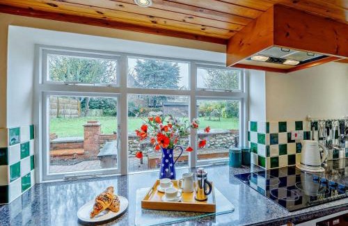 Brancaster House | 4 Bed in Brancaster KT196