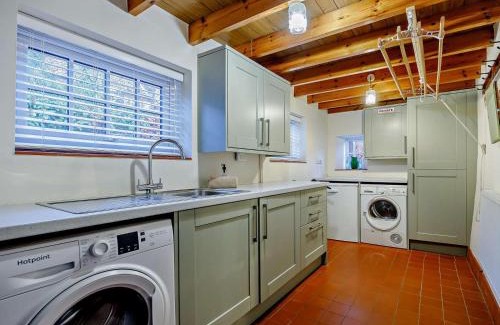 Brancaster House | 4 Bed in Brancaster KT196