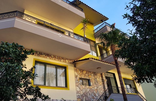 Orikum Villa | 4 Bed, Sleeps 11, Free Parking, Pets Allowed