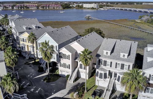 Waters Edge House | 4 Bed Townhouse with Fantastic Location and River Views!