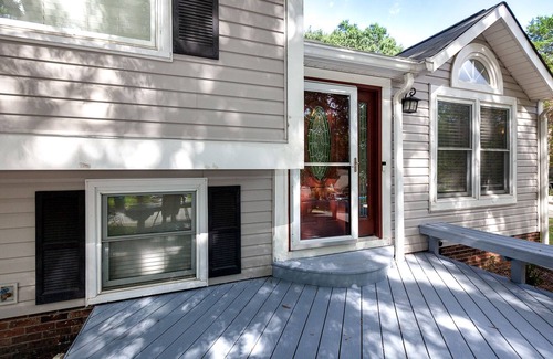 Pineville House | 4 Bedroom 2.5 Bath Sleep 10- near Carowinds & next to lake Park