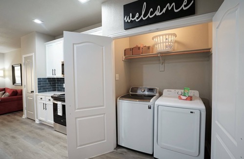 Euless House | 4 Bedroom-2 King Beds GREAT location, minutes to AT&T Stadium and DFW Airport!