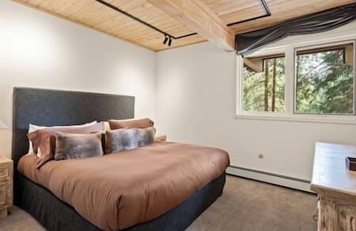 Aspen Hotel | 4 Bedroom, 3 Bath Condo, Aspen Core Ski/in-Ski/out