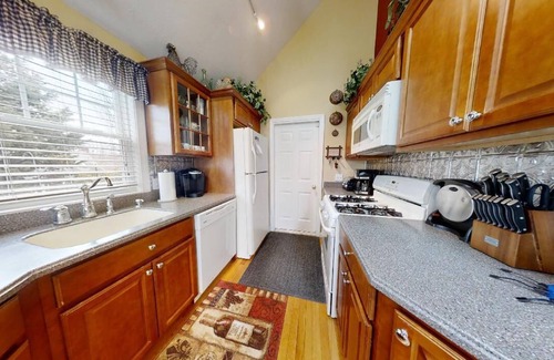 Yarmouth Port House | 4 Bedroom 3 Bath Colonial in Yarmouth Port Sleeps 8