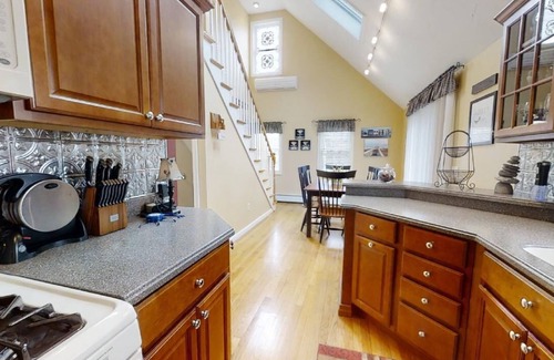Yarmouth Port House | 4 Bedroom 3 Bath Colonial in Yarmouth Port Sleeps 8