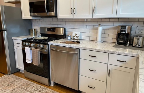 La Salle House | 4 Bedroom, 3 Full Bathrooms - 10 Minutes to Starved Rock!
