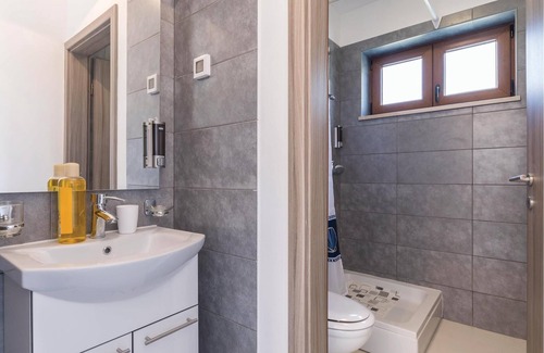 Buici House | 4 bedroom accommodation in Buici
