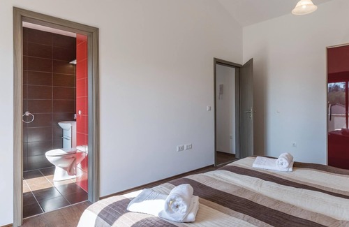 Buici House | 4 bedroom accommodation in Buici
