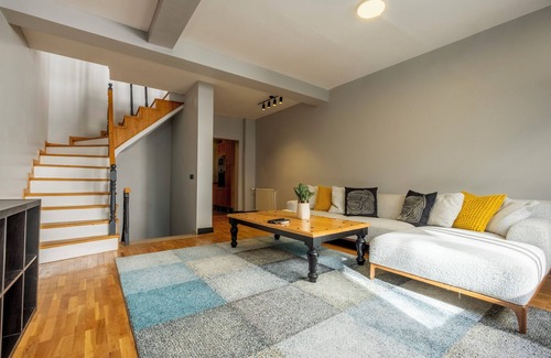 Tophane Apartment | 4-bedroom apartment with private terrace, AC and WiFi