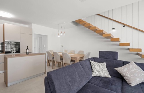 Srima House | 4 bedroom awesome home in Srima