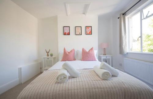 Canterbury House | 4-Bedroom Central Canterbury Cottage