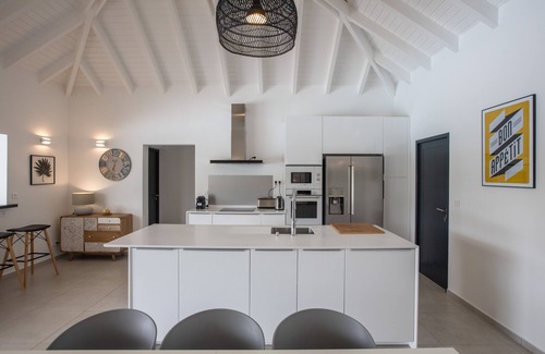 Plum Bay Villa | 4 bedroom contemporary villa in Terres Basses SXM a few minutes walk from Baie a