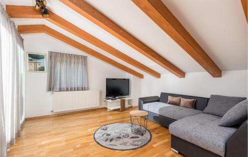 Kuceli House | 4 Bedroom Cozy Home In Matulji