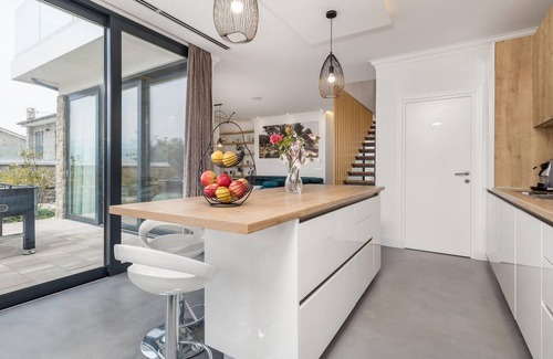 Jakisnica House | 4 bedroom gorgeous home in Lun