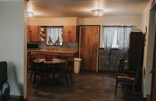 Williamson House | 4 Bedroom home less than a mile to Hatfield/McCoy trails