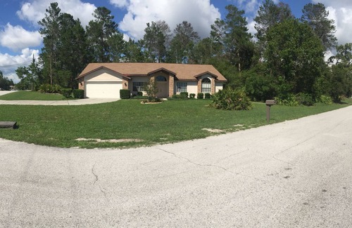 Spring Hill House | 4 Bedroom Home Retreat in Spring Hill, Heated Pool, Free Cable TV and Internet.