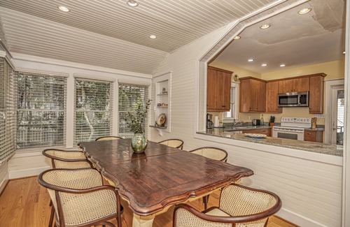 Cape Fear Station House | 4 Bedroom Home in Cape Fear Station! 2 carts, full crofter with kitchen, wifi