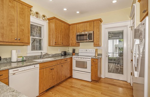 Cape Fear Station House | 4 Bedroom Home in Cape Fear Station! 2 carts, full crofter with kitchen, wifi