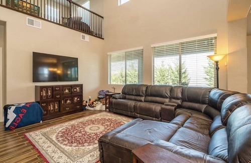 Hanford House | 4-bedroom house in charming Hanford with AC, WiFi, fitness room