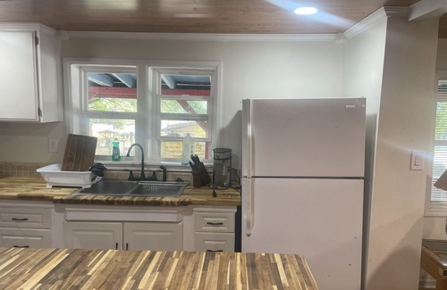 Summerville House | 4-bedroom house in adorable Summerville with AC