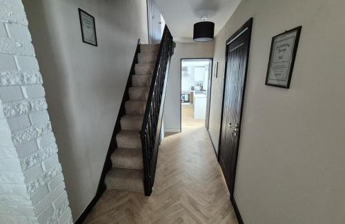 St. Thomas House | 4 Bedroom House near Swansea Marina & City Centre