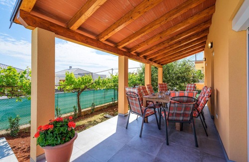 Sikici House | 4 bedroom pet friendly home in Sikici