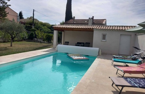 Entrechaux House | 4 Bedroom Private vacation home in MalaucÃ¨ne