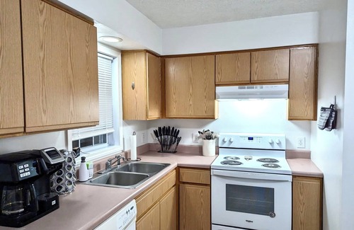 Blacksburg House | 4 Bedroom Spacious Home - Close to VT