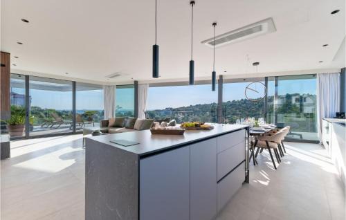 Susica House | 4 Bedroom Stunning Home In Murter