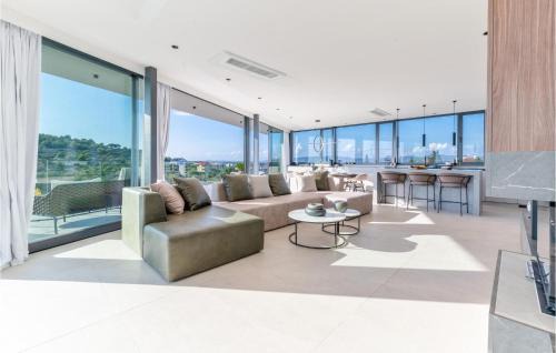 Susica House | 4 Bedroom Stunning Home In Murter