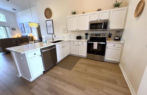 Haines City House | 4 Bedroom Villa with Private Pool & Golf Course Views
