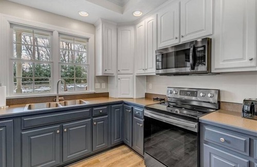 Huddleston House | 4 Bedrooms, 1 Flex Room, 4 Bathrooms! Beautiful Home with SANDY BEACH! Occupancy 8! HOT TUB! Come