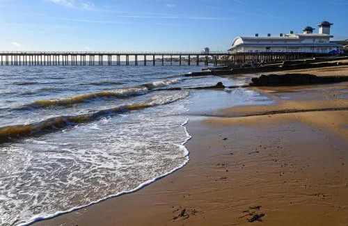 Felixstowe Other | 4 Berth Caravan With Unlimited Wi-Fi At Suffolk Sands Holiday Park Ref 45022B