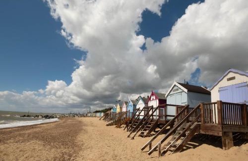 Felixstowe Other | 4 Berth Caravan With Unlimited Wi-Fi At Suffolk Sands Holiday Park Ref 45022B