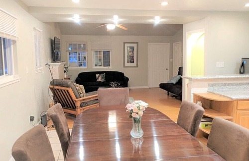 Oakland House | 4+br/2ba house near OaklandAirport & RaiderStadium