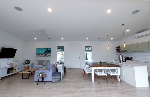 Potrero Ski Chalet | 4-BR House near to Beach (5-min-walk) | Pool, BBQ - Casa Arribada
