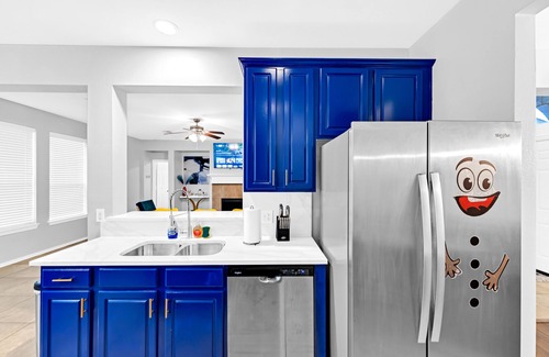 South Arlington House | 4 BR w/ Pool 10 min to Six flags