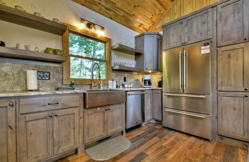 Mineral Bluff Cabin | 4 BR w Views, Private trails, hot tub, grill